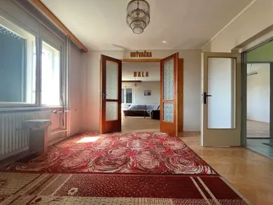 Na predaj 7-izbový dom, 275 m², Veľké Chlievany