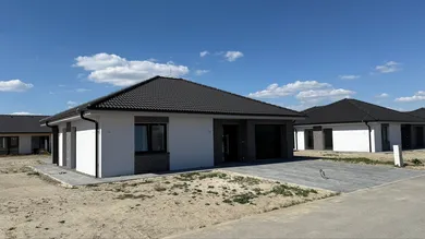 Domy na sprzedaż, 4-pokojowe, Hviezdoslavov · €420 000