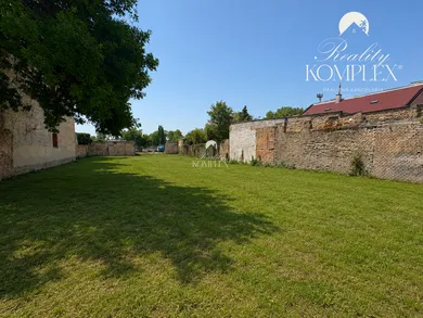 Na predaj 6-izbový dom, 480 m², Komárno, Palatínova