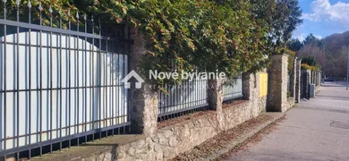 Domy na prenájom 4-izbový, Bratislava-Nové Mesto · €2 000
