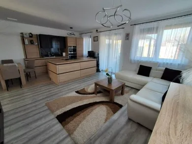 Na predaj 5-izbový dom, 114 m², Levél