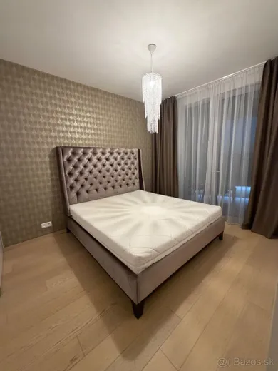 Na prenájom 2-izbový byt, 50 m², Bratislava-Staré Mesto, Továrenská