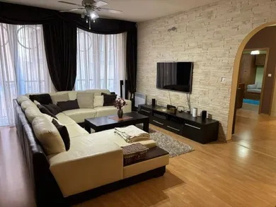 Mieszkania na wynajem, 4-pokojowe, Komárno · €850