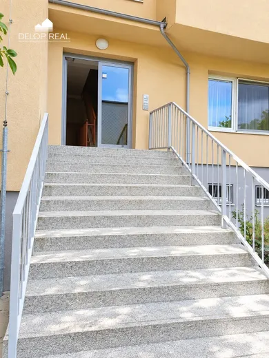 Na prenájom 3-izbový byt, 68 m², Bratislava-Staré Mesto