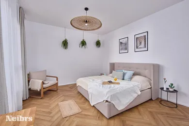 Na predaj 2-izbový byt, 68 m², Bratislava-Staré Mesto