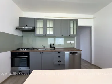 Byty na prenájom 4-izbový, Komárno · €700
