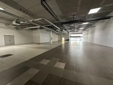 Lokale komercyjne na wynajem, Bratislava-Ružinov · €9780
