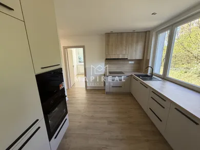 Квартиры на продажу, 3-комнатные, Košice-Sever · €249 980