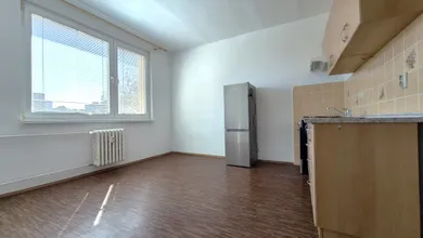 Na prenájom 1-izbový byt, 38 m², Piešťany, Bratislavská