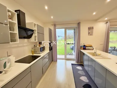 Na predaj 5-izbový dom, 384 m², Dolinka