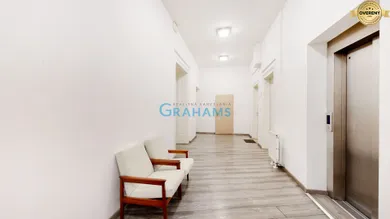 Na prenájom komerčné, 57 m², Bratislava-Staré Mesto, Gunduličova