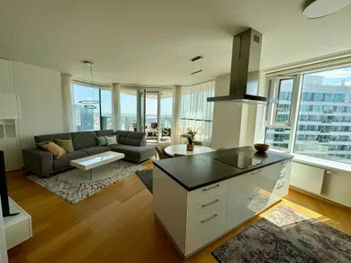Na prenájom 3-izbový byt, 93 m², Bratislava-Staré Mesto, Landererova