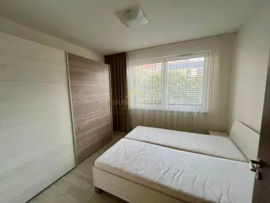 Na prenájom 3-izbový byt, 74 m², Bratislava-Staré Mesto, Dunajská
