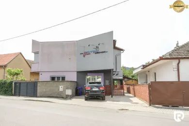 Na predaj 7-izbový dom, 280 m², Trenčín, Kubranská