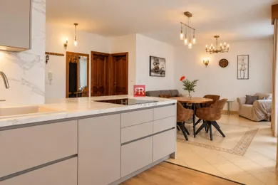 Na prenájom 3-izbový byt, 91 m², Bratislava-Petržalka, Šustekova