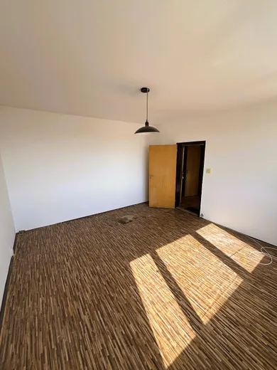 Na prenájom 1-izbový byt, 38 m², Bratislava-Petržalka, Znievska 3027/3