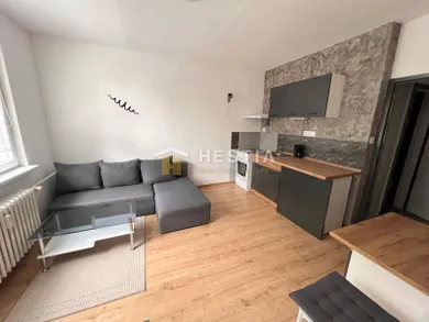 Kiadó lakások, 1-szobás, Senica · €530