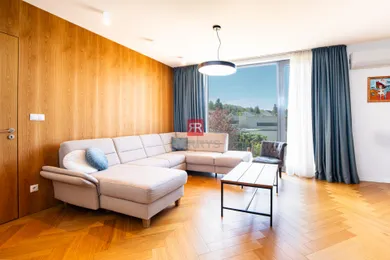 Na predaj 5-izbový dom, 211 m², Bratislava-Záhorská Bystrica