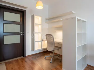 Na predaj 1-izbový byt, 53 m², Bratislava-Staré Mesto, K lomu
