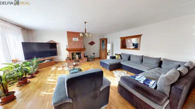 Na predaj 8-izbový dom, 470 m², Horné Saliby