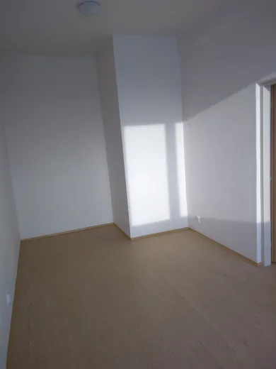 Na prenájom 1-izbový byt, 32 m², Nové Zámky, Andovská