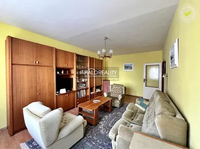 Na predaj 4-izbový byt, 82 m², Želiezovce, Slnečná