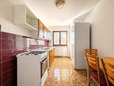 Na prenájom 2-izbový byt, 65 m², Prievidza, Banícka