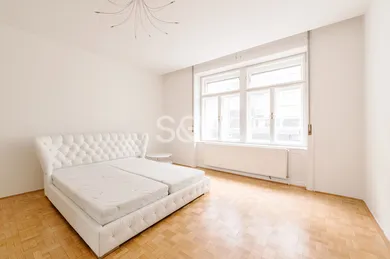 Na predaj komerčné, 146 m², Bratislava-Staré Mesto, Dobrovičova