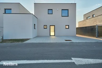 Na predaj 5-izbový dom, 120 m², Bratislava-Záhorská Bystrica