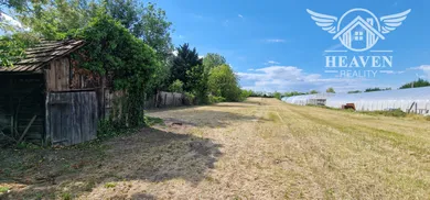 Na predaj pozemok, Nesvady, -