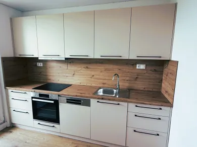 Byty na prenájom 3-izbový, Bratislava-Petržalka · €700
