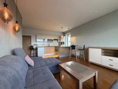 Na prenájom 2-izbový byt, 56 m², Trenčín, Zlatovská