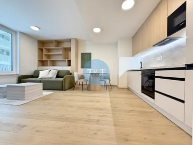 Mieszkania na wynajem, 2-pokojowe, Bratislava-Staré Mesto · €900