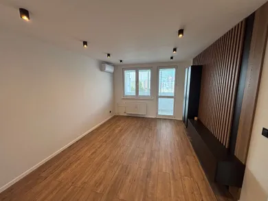 Na predaj 4-izbový byt, 74 m², Bratislava-Vrakuňa, Slatinská