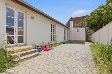 Na predaj komerčné, 260 m², Svätý Jur