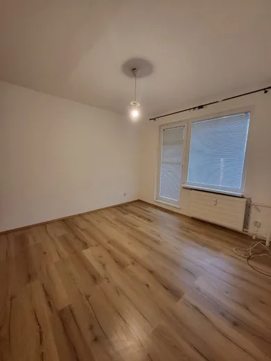 Na predaj 1-izbový byt, 38 m², Nitra, Novomeského