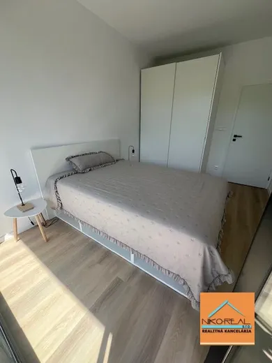 Na prenájom 2-izbový byt, 39 m², Bratislava-Ružinov, Ružová dolina
