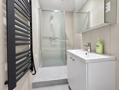 Na prenájom 3-izbový byt, 66 m², Komárno, Damjanichova