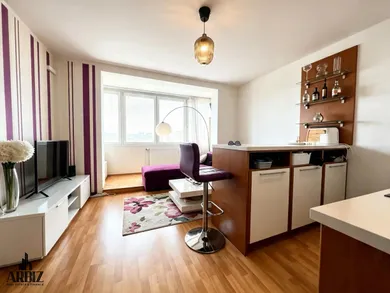 Na prenájom 1-izbový byt, 40 m², Bratislava-Petržalka, Mlynarovičova