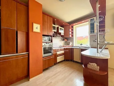 Na prenájom 3-izbový byt, 86 m², Banská Bystrica, Nad Plážou
