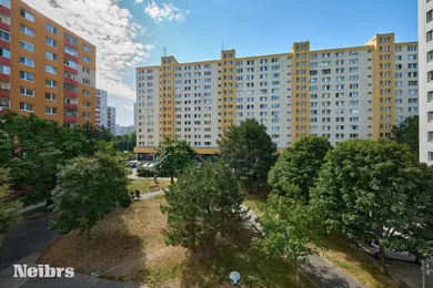Na predaj 3-izbový byt, 69 m², Bratislava-Petržalka, Mlynarovičova