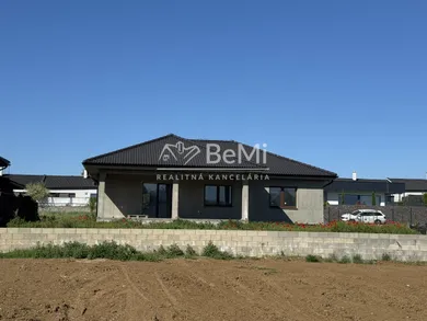 Na predaj 4-izbový dom, 133 m², Nitra