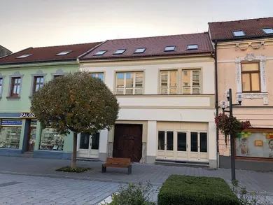 Na prenájom komerčné, 65 m², Trnava, Ulica Hlavná
