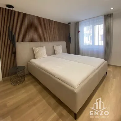 Na prenájom 2-izbový byt, 50 m², Bratislava-Staré Mesto, Šoltésovej