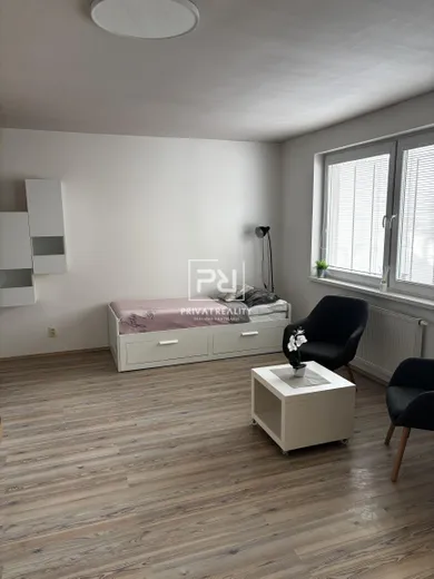 Na prenájom 1-izbový byt, 37 m², Bratislava-Dúbravka, Agátova