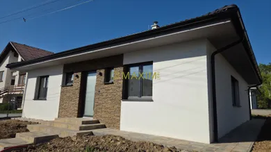 Domy na sprzedaż, Cabaj-Čápor · €245 000