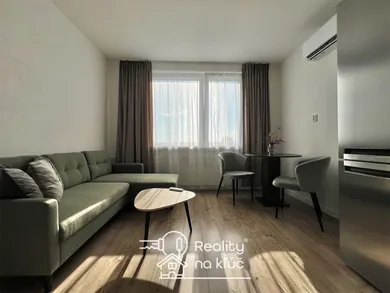 Na prenájom 1-izbový byt, 35 m², Nové Zámky, Nábrežná