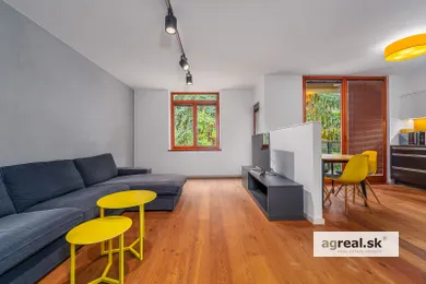 Na prenájom 3-izbový byt, 81 m², Bratislava-Staré Mesto, Červeňova