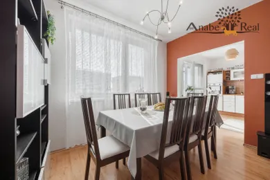 Na predaj 4-izbový byt, 82 m², Pezinok, Muškátova