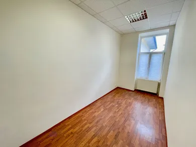 Na prenájom komerčné, 11 m², Košice-Staré Mesto, Moyzesova